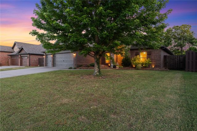 1706 NE Chaucer Street, Bentonville, AR 72712