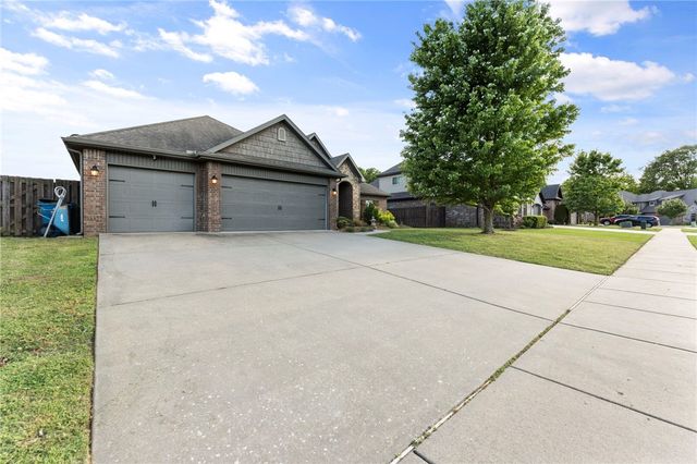 1706 NE Chaucer Street, Bentonville, AR 72712