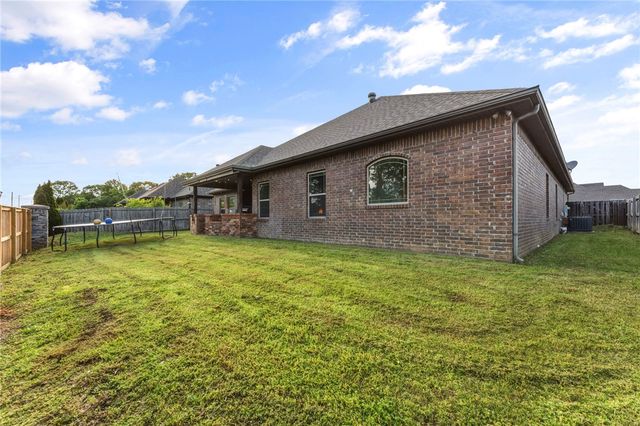 1706 NE Chaucer Street, Bentonville, AR 72712