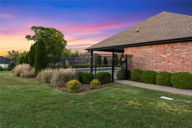1706 NE Chaucer Street, Bentonville, AR 72712