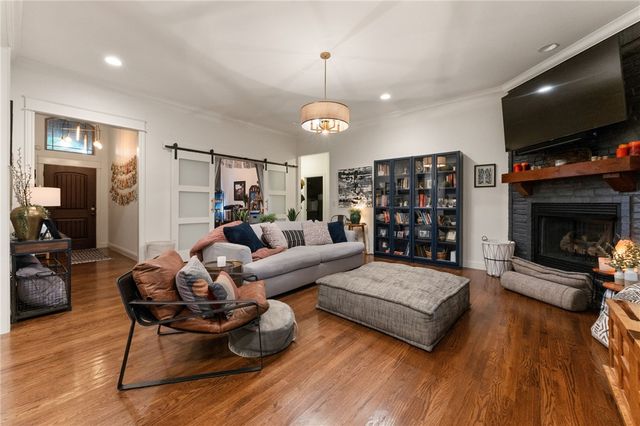 1706 NE Chaucer Street, Bentonville, AR 72712