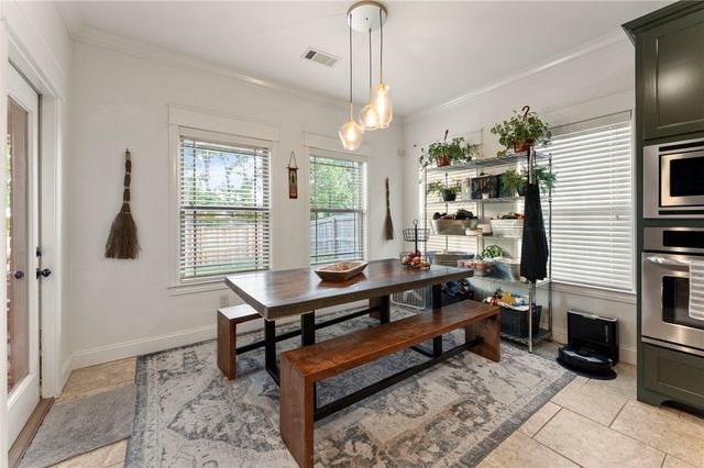 1706 NE Chaucer Street, Bentonville, AR 72712