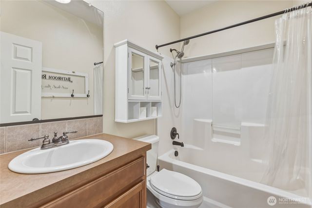 90 Glen Gate Loop, Cathlamet, WA 98612
