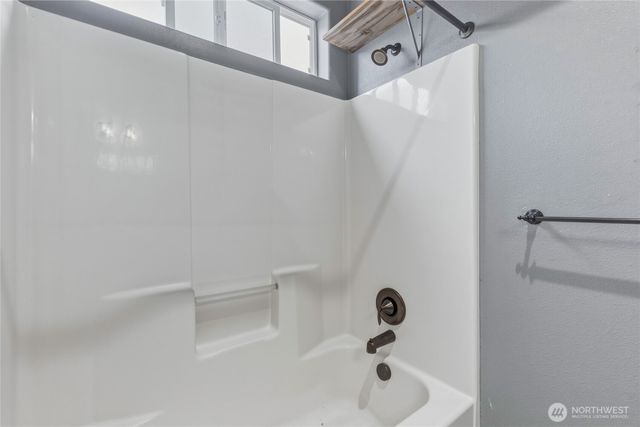 90 Glen Gate Loop, Cathlamet, WA 98612