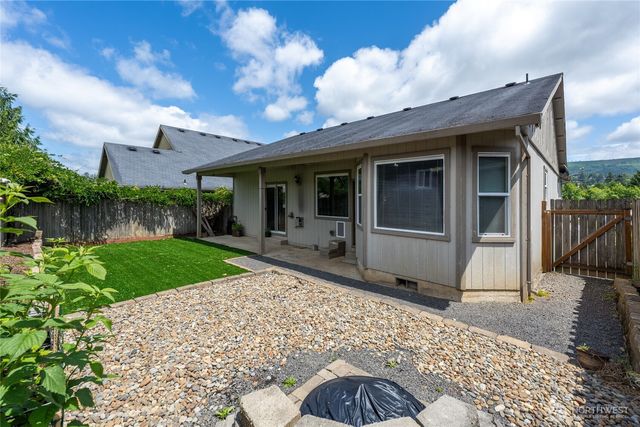 90 Glen Gate Loop, Cathlamet, WA 98612