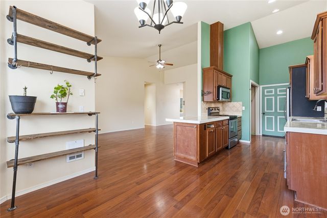 90 Glen Gate Loop, Cathlamet, WA 98612
