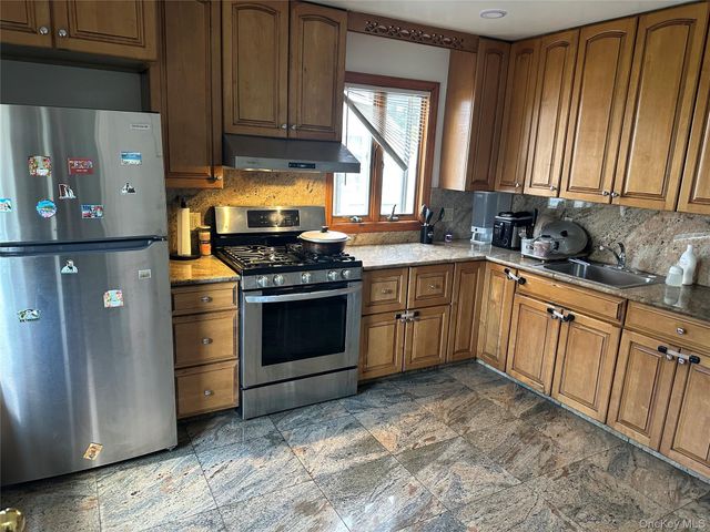 43 Malone Street, Hicksville, NY 11801