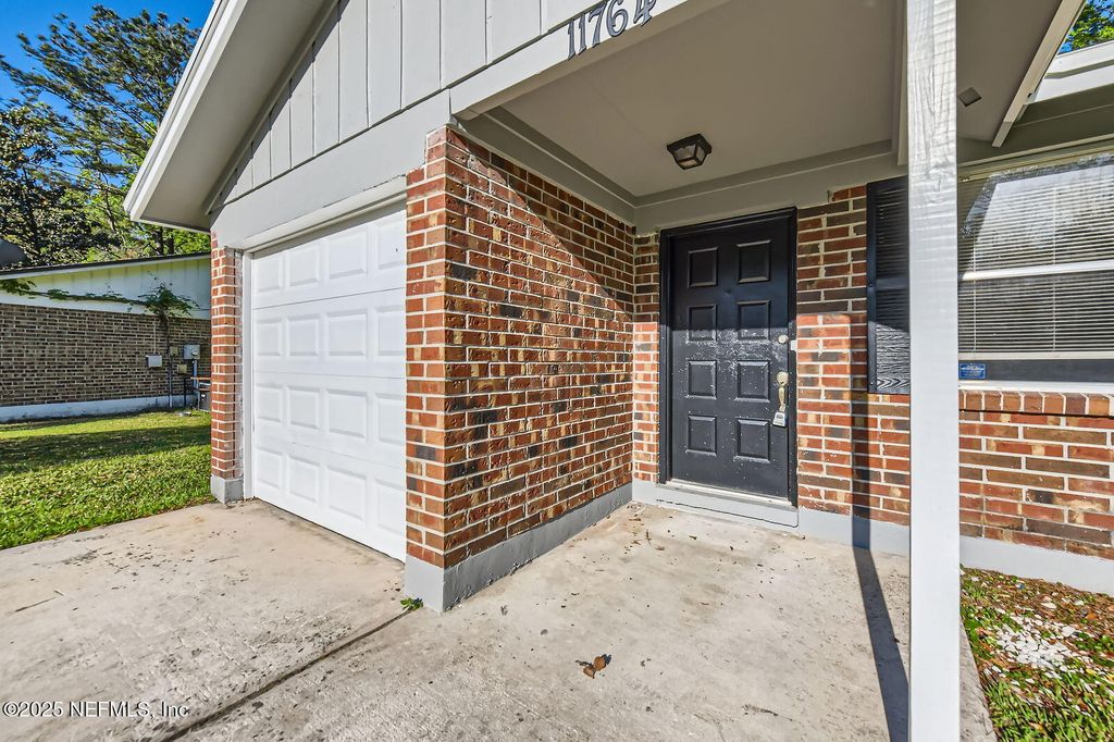 11764 RAVEN Drive W, Jacksonville, FL 32218