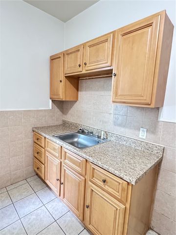 1402 Westminster Street 2R, Providence, RI 02909