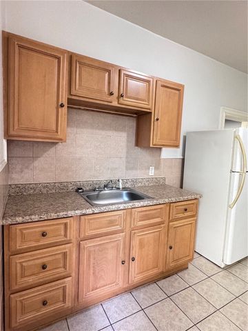 1402 Westminster Street 2R, Providence, RI 02909