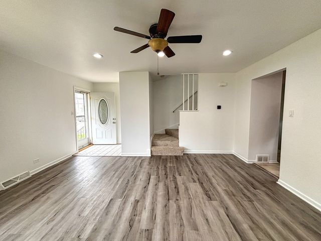 8664 Gregory Lane E, Des Plaines, IL 60016