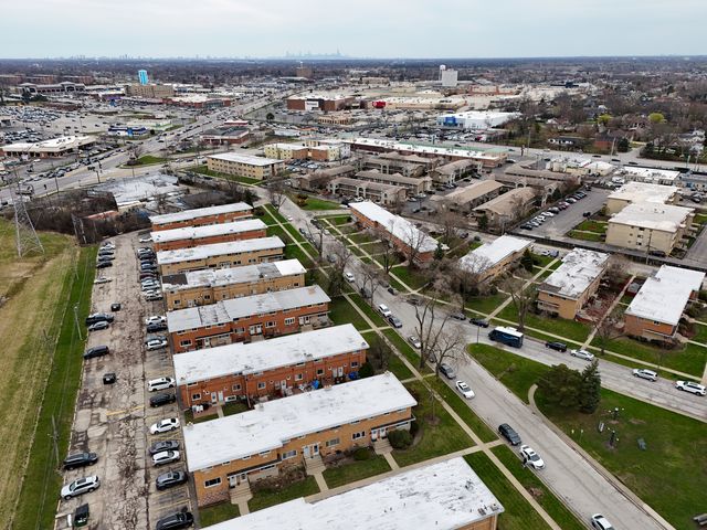 8664 Gregory Lane E, Des Plaines, IL 60016