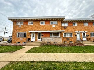 8664 Gregory Lane E, Des Plaines, IL 60016