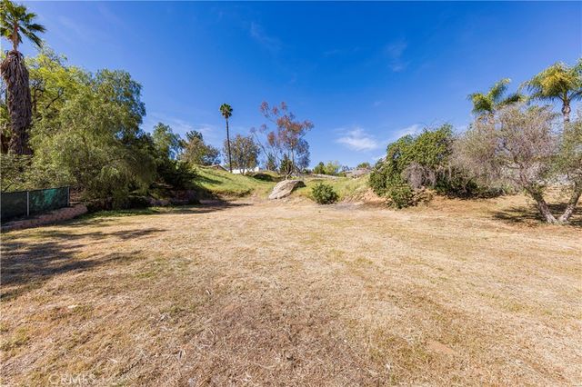 2286 Century, Riverside, CA 92506