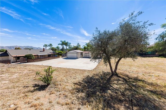 2286 Century, Riverside, CA 92506