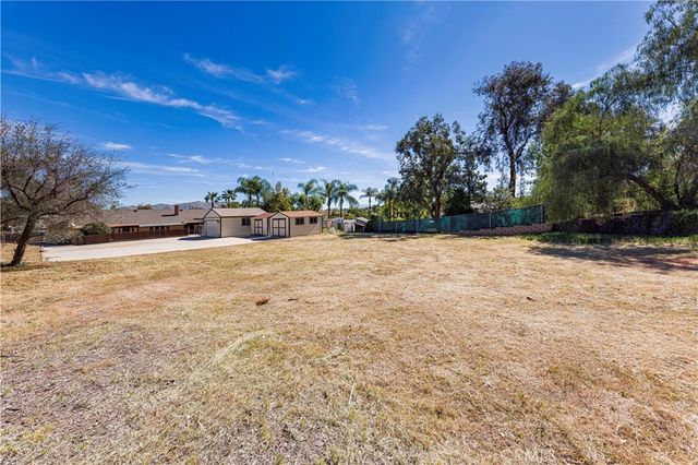 2286 Century, Riverside, CA 92506