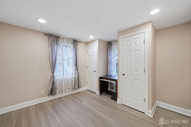 296 Saint James Avenue, Woodbridge Proper, NJ 07095