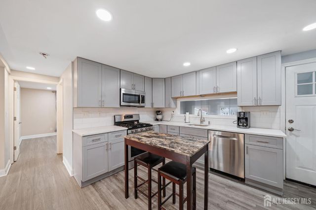 296 Saint James Avenue, Woodbridge Proper, NJ 07095