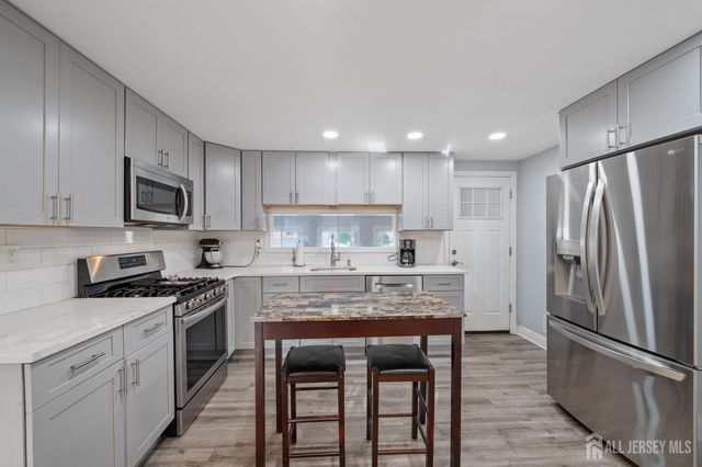 296 Saint James Avenue, Woodbridge Proper, NJ 07095