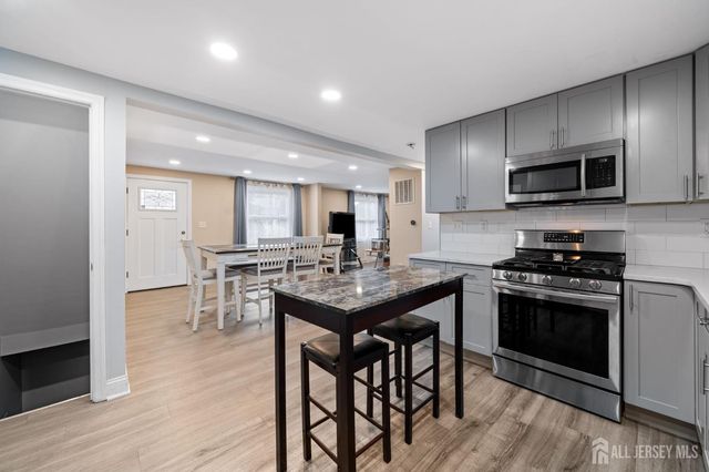 296 Saint James Avenue, Woodbridge Proper, NJ 07095