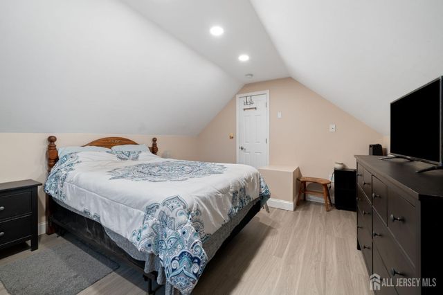 296 Saint James Avenue, Woodbridge Proper, NJ 07095