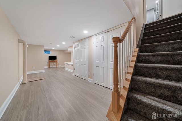296 Saint James Avenue, Woodbridge Proper, NJ 07095