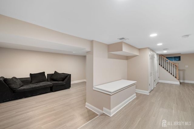 296 Saint James Avenue, Woodbridge Proper, NJ 07095