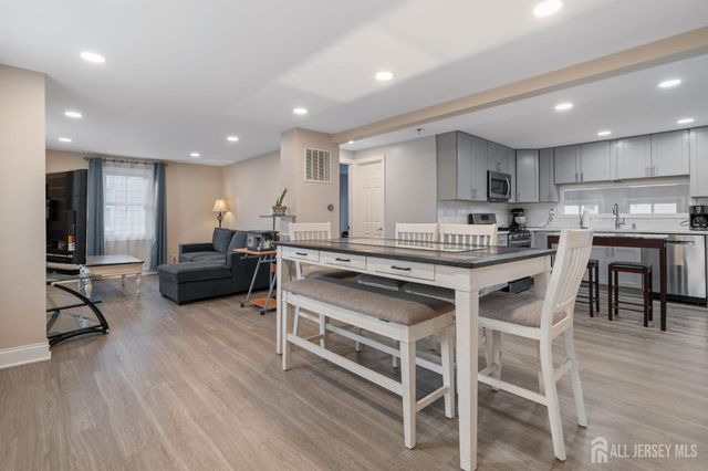 296 Saint James Avenue, Woodbridge Proper, NJ 07095