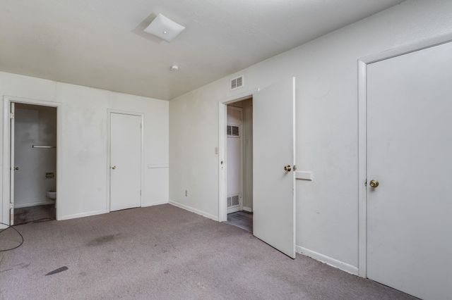 827 N Poplar St, Wichita, KS 67214