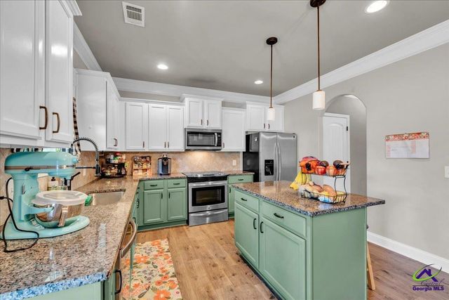 246 Black Hawke Lane, Kathleen, GA 31047