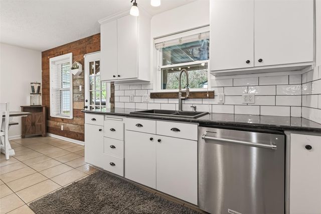 31915 Debbi Lane, Magnolia, TX 77355