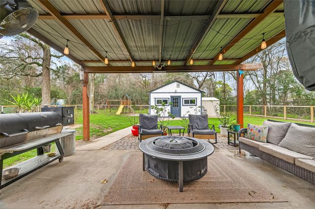 31915 Debbi Lane, Magnolia, TX 77355