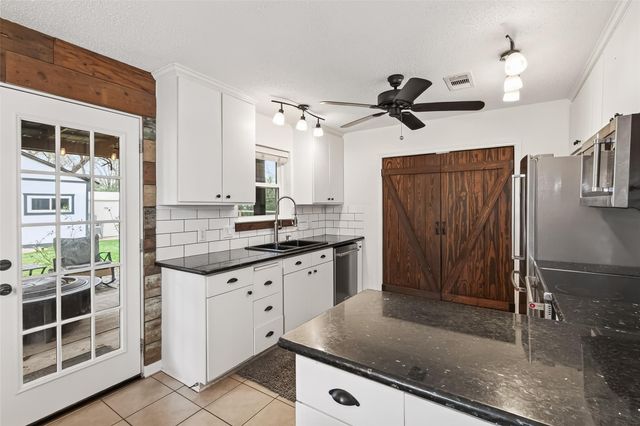 31915 Debbi Lane, Magnolia, TX 77355