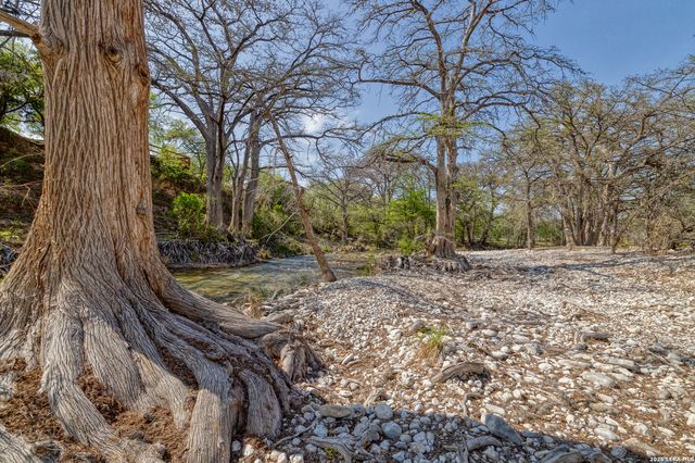 1974 FM 1120, Leakey, TX 78873