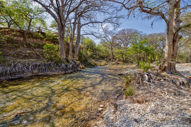 1974 FM 1120, Leakey, TX 78873