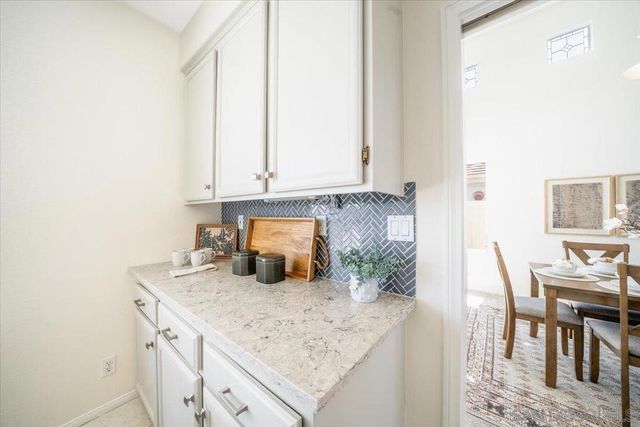 2283 Rock View Glen, Escondido, CA 92026