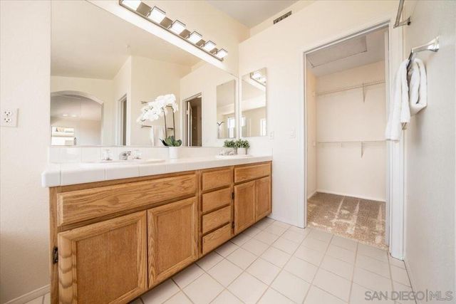 2283 Rock View Glen, Escondido, CA 92026