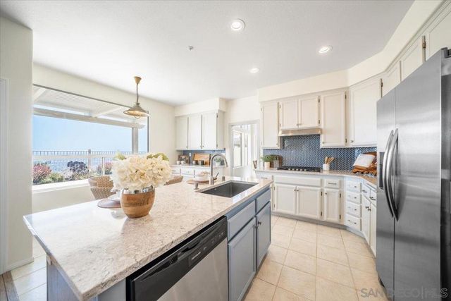 2283 Rock View Glen, Escondido, CA 92026