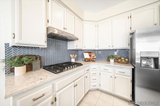 2283 Rock View Glen, Escondido, CA 92026