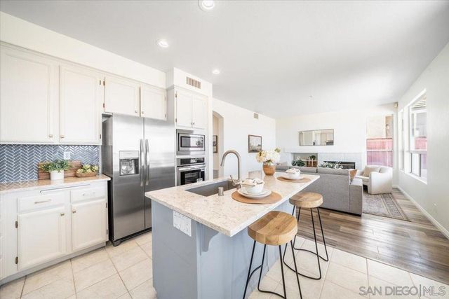 2283 Rock View Glen, Escondido, CA 92026