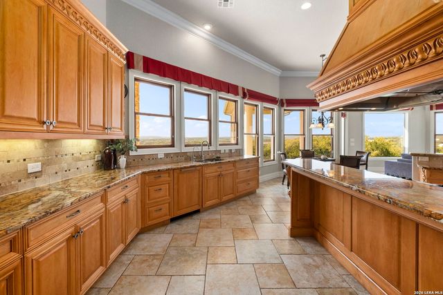 6762 MANOR HL, San Antonio, TX 78257