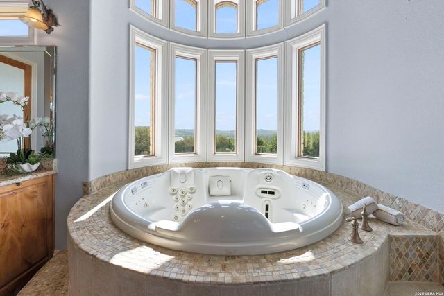 6762 MANOR HL, San Antonio, TX 78257