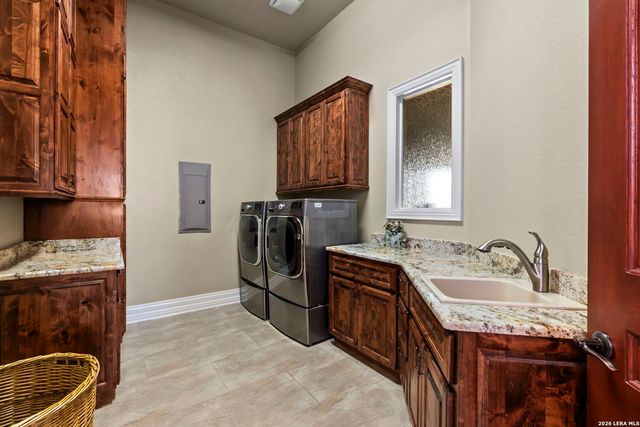 6762 MANOR HL, San Antonio, TX 78257