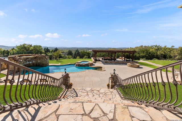 6762 MANOR HL, San Antonio, TX 78257