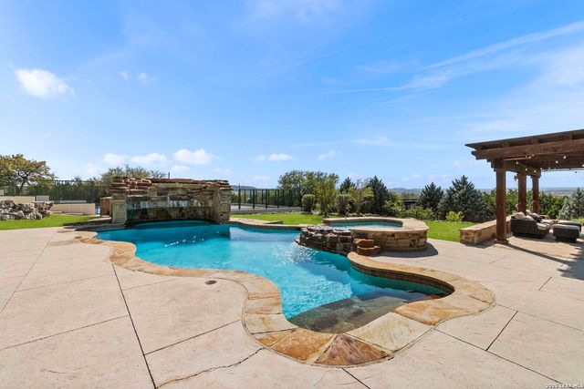 6762 MANOR HL, San Antonio, TX 78257