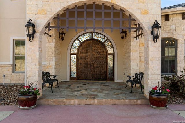 6762 MANOR HL, San Antonio, TX 78257