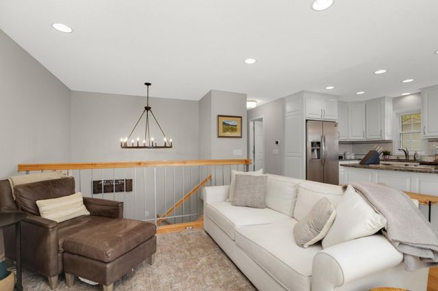 6440 Duck Lake Road, Eden Prairie, MN 55346