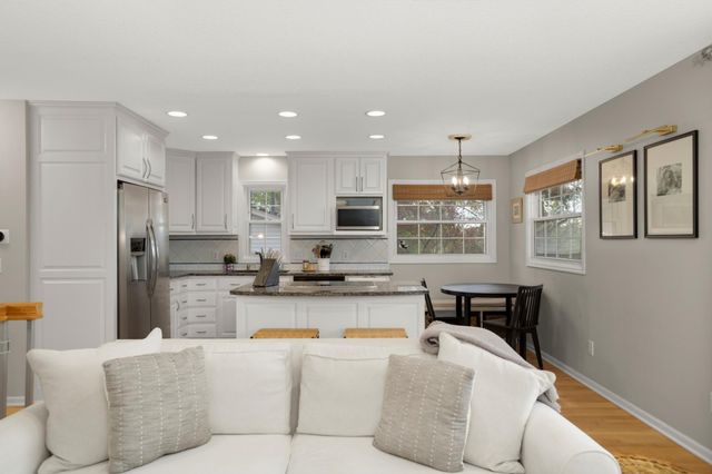 6440 Duck Lake Road, Eden Prairie, MN 55346