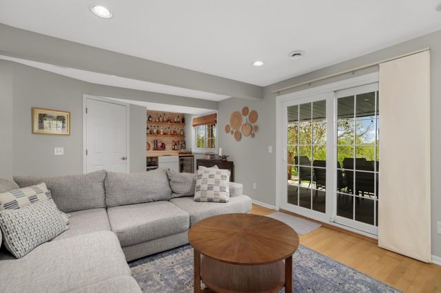 6440 Duck Lake Road, Eden Prairie, MN 55346