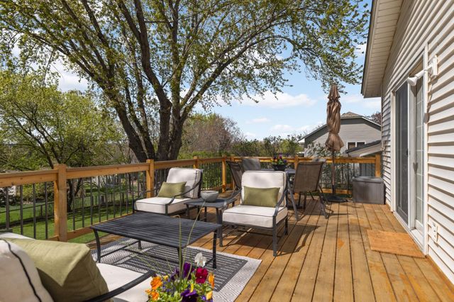6440 Duck Lake Road, Eden Prairie, MN 55346